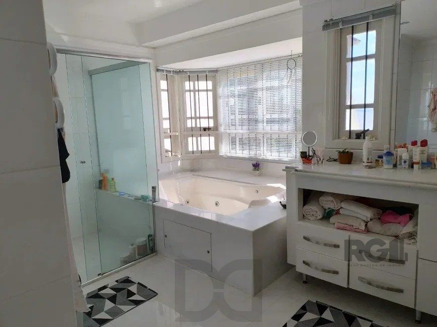 Casa de 307m² - 3 dormitórios, piscina, 4 vagas no bairro Espírito Santo — foto 9