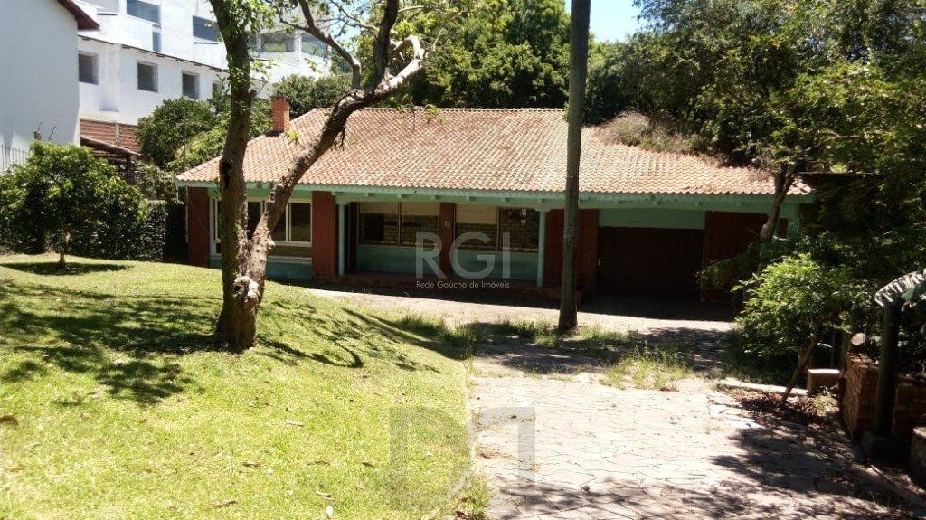 Casa para Venda - 244m², 2 dormitórios, 4 vagas - Teresópolis — foto 1