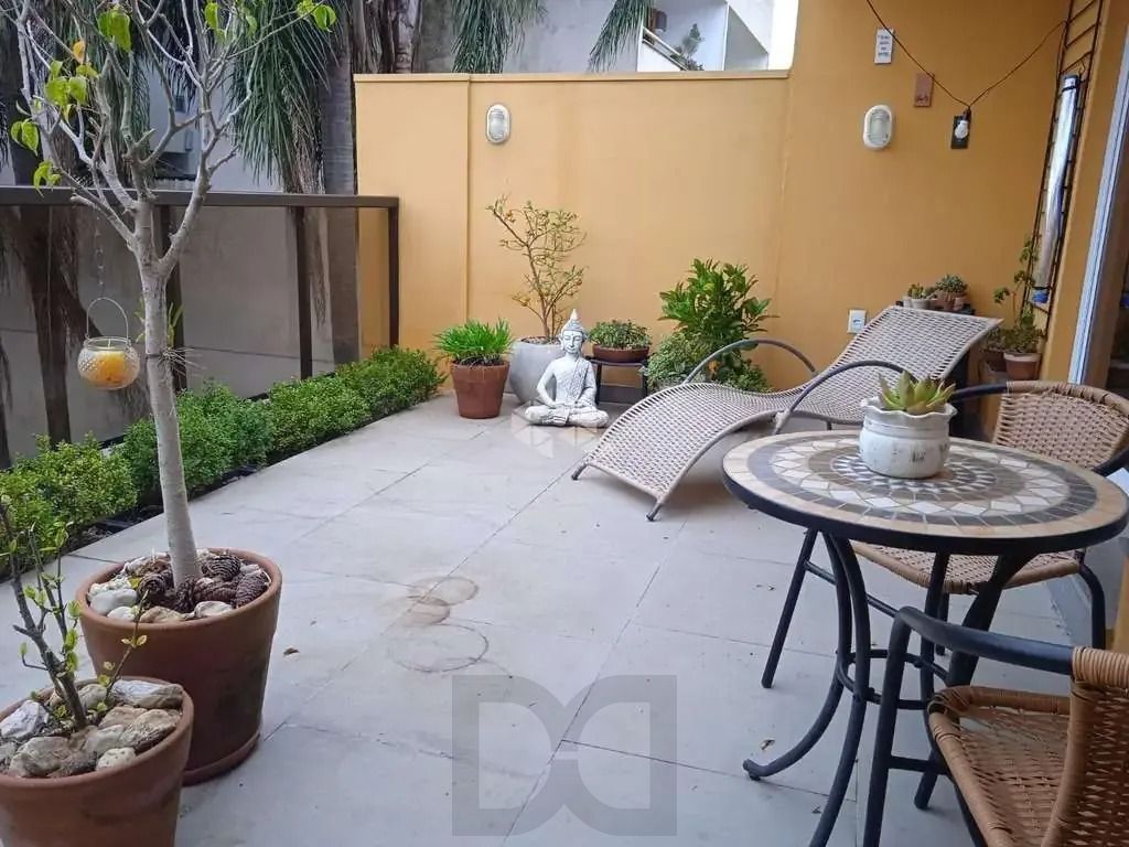 Casa em condomínio no Bairro Medianeira, com 3 dormitórios, sendo 1 suíte, e 1 vaga de garagem. — foto 3