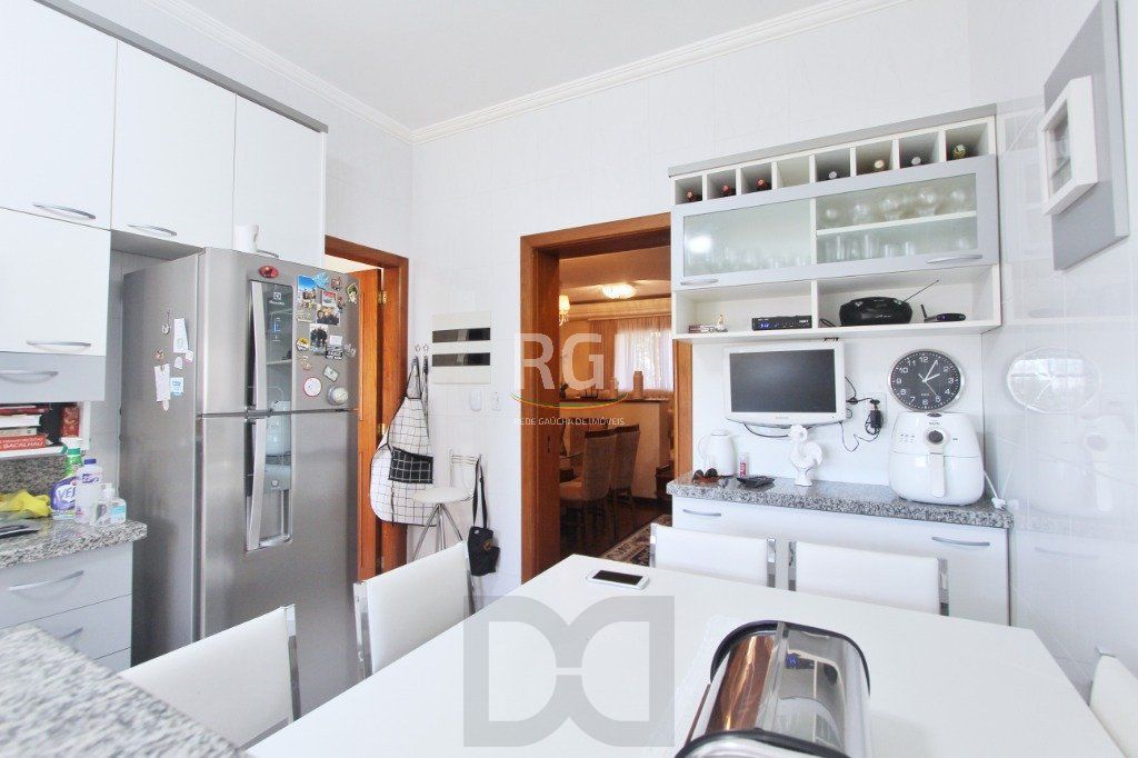 Casa para Venda - 250m², 3 dormitórios, sendo 1 suites, Teresópolis — foto 10