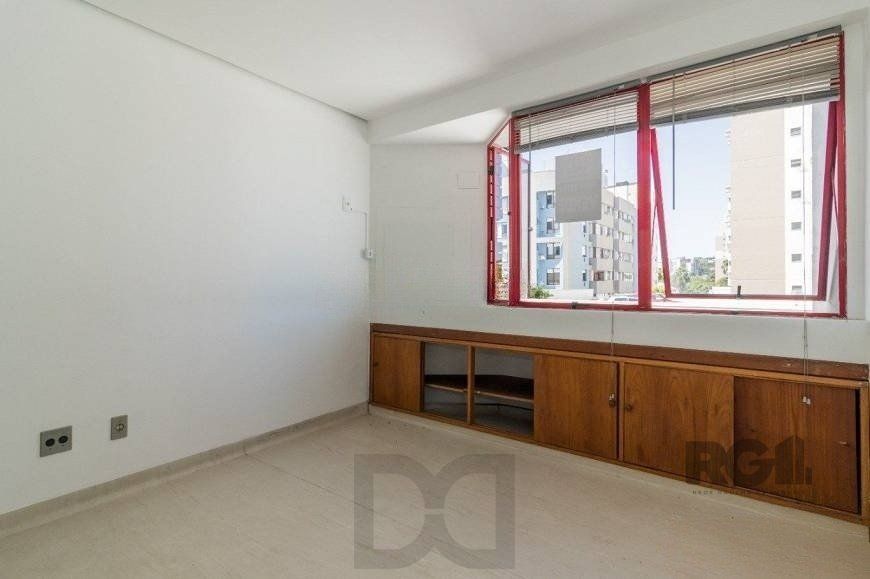 Sala comercial de 36m² no bairro Menino Deus — foto 1