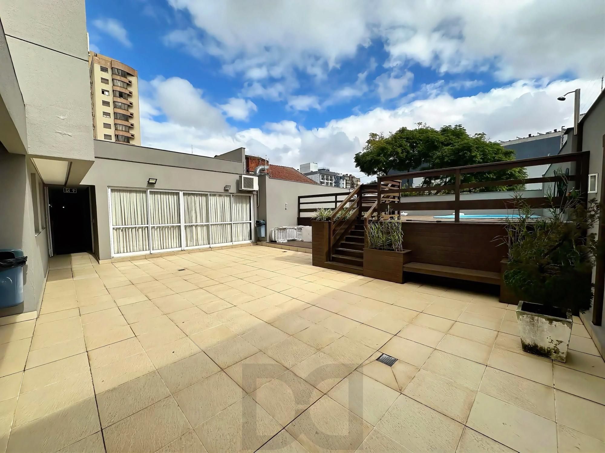 Apartamento de 02 dormitórios com suite no bairro Menino Deus — foto 18