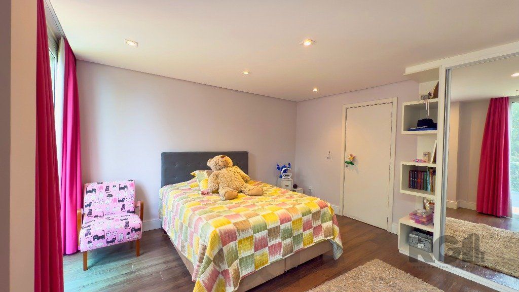 Casa para Venda - 315m², 3 dormitórios, sendo 1 suites, 2 vagas - Teresópolis — foto 25
