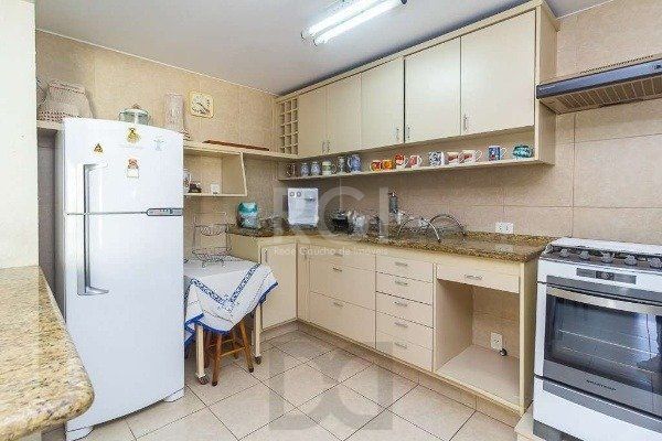 Casa para Venda - 227m², 3 dormitórios, sendo 1 suites, 4 vagas - Azenha — foto 14