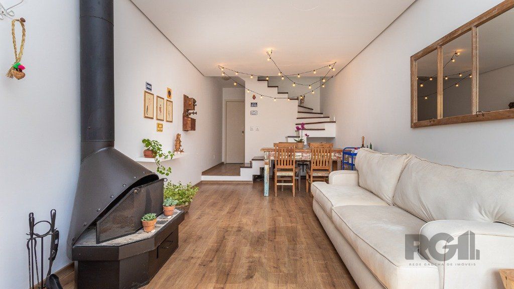 Casa em condomínio de 109m² - 3 dormitórios, 1 suíte e 1 vaga no bairro Teresópolis — foto 1