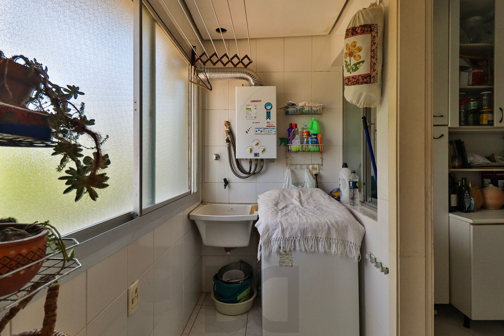 Apartamento para venda de 3 dormitórios, no bairro Teresópolis em Porto Alegre/RS. — foto 9
