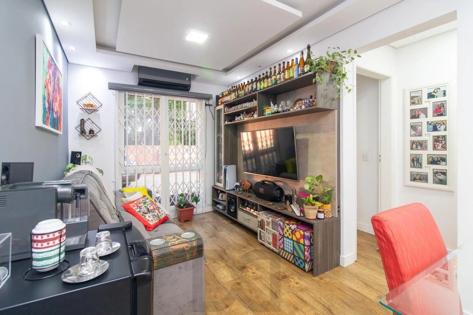 Apartamento de 2 dormitórios com 1 vaga de garagem. Prédio com elevador. Bairro Cristal — foto 1