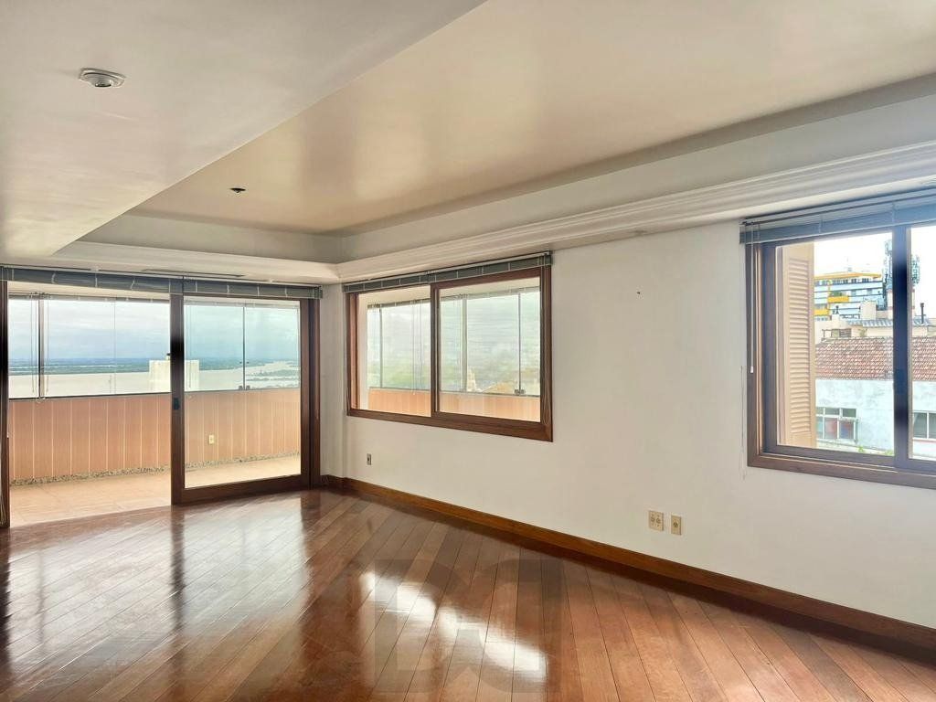 Apartamento de 4 dormitórios e 184m² à venda em Menino Deus, Porto Alegre. — foto 1