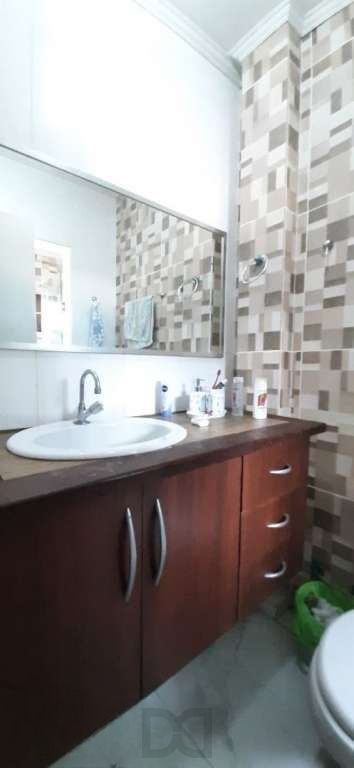 VENDE – AMPLA CASA RESIDENCIAL COM PISCINA E 5 VAGAS — foto 36