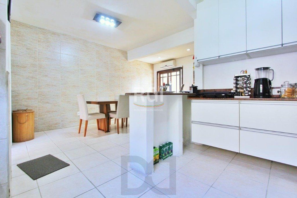 Casa para Venda - 260m², 5 dormitórios, sendo 2 suites, 4 vagas - Teresópolis — foto 17