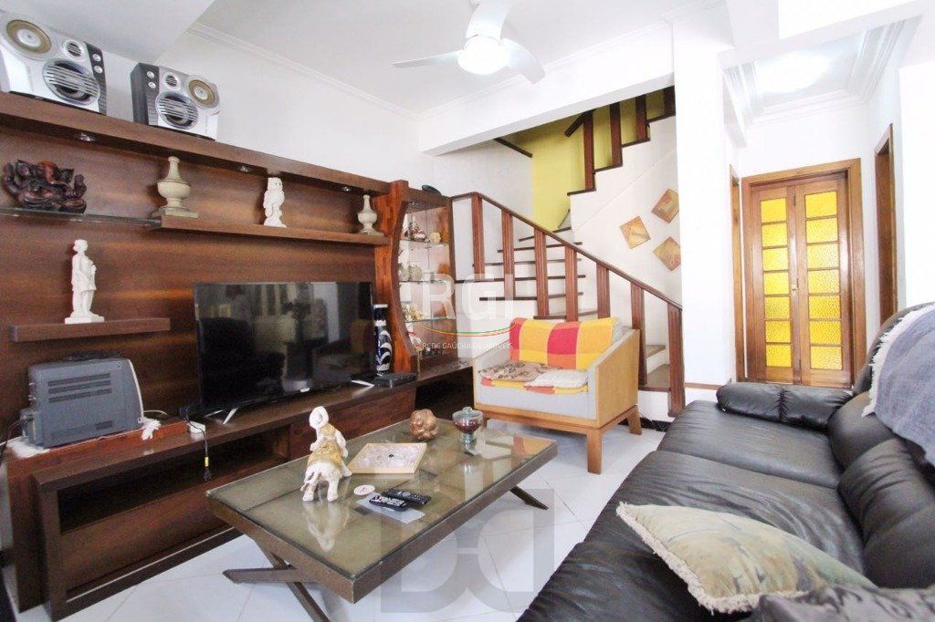 Casa para Venda - 259.5m², 4 dormitórios, sendo 1 suites, 3 vagas - Teresópolis — foto 1