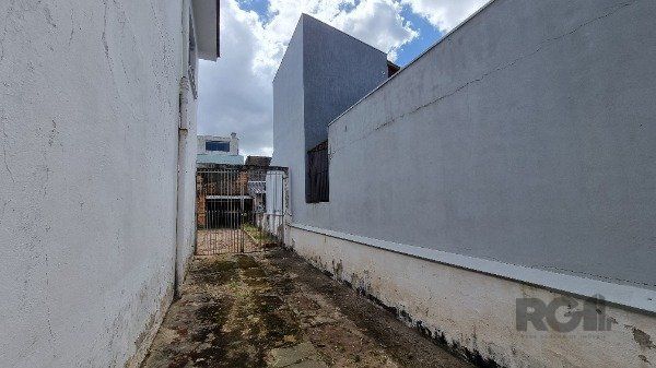 Casa /Sobrado com apartamento e loja, estacionamento, a venda no Bairro Jardim Itu. Lojão embaixo com dois banheiros e divisórias, — foto 28