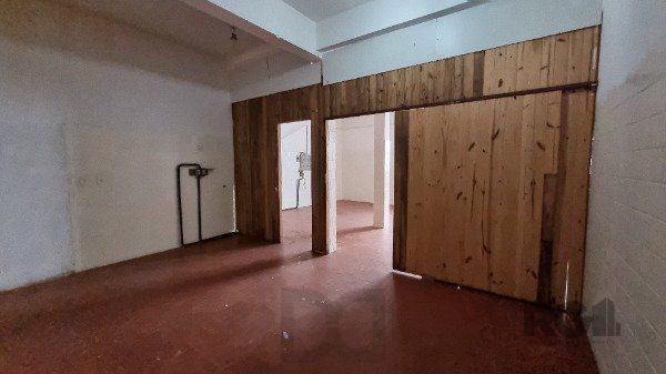 Casa /Sobrado com apartamento e loja, estacionamento, a venda no Bairro Jardim Itu. Lojão embaixo com dois banheiros e divisórias, — foto 34