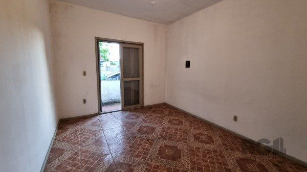 Casa /Sobrado com apartamento e loja, estacionamento, a venda no Bairro Jardim Itu. Lojão embaixo com dois banheiros e divisórias, — foto 5