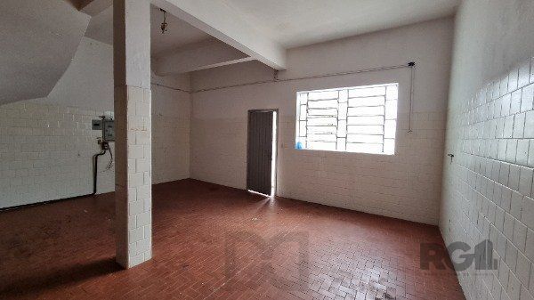 Casa /Sobrado com apartamento e loja, estacionamento, a venda no Bairro Jardim Itu. Lojão embaixo com dois banheiros e divisórias, — foto 35