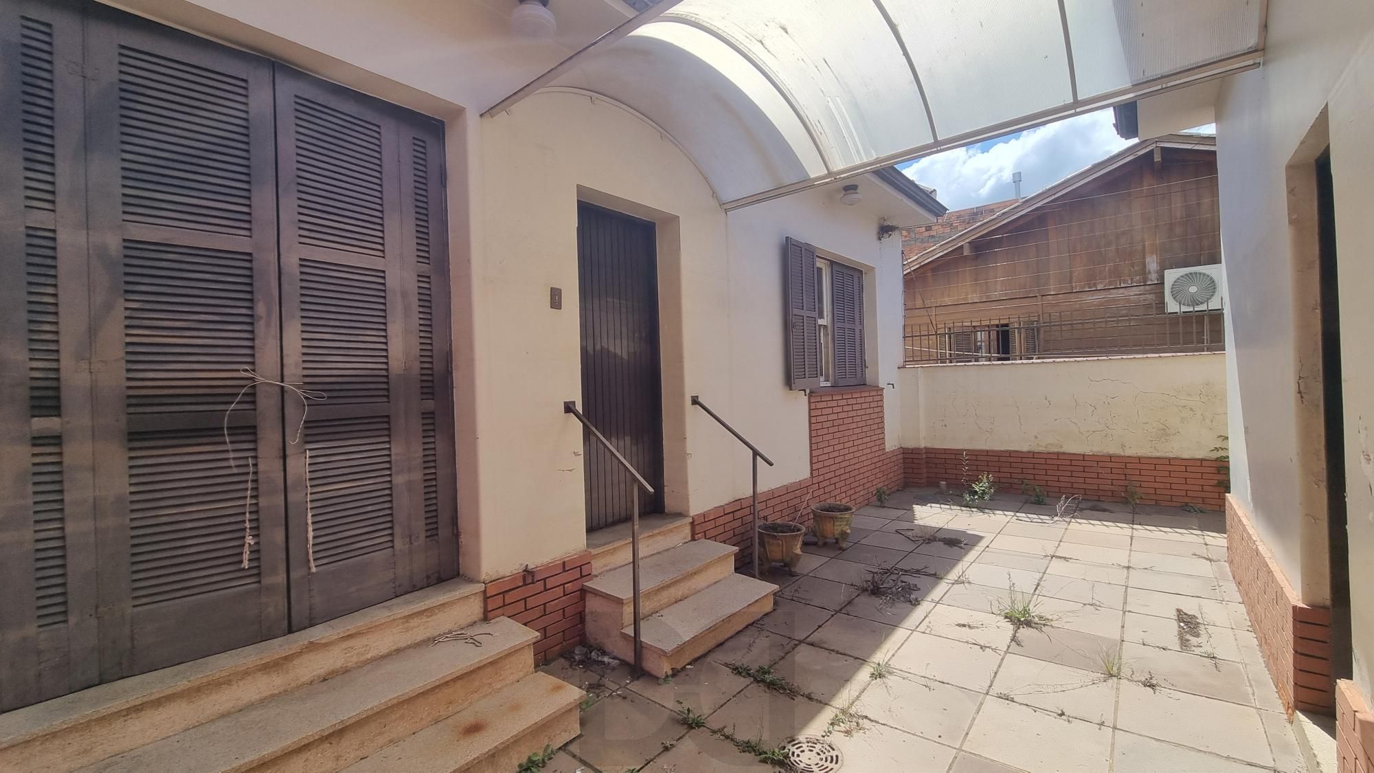 Casa nos fundos