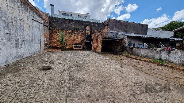 Casa /Sobrado com apartamento e loja, estacionamento, a venda no Bairro Jardim Itu. Lojão embaixo com dois banheiros e divisórias, — foto 30