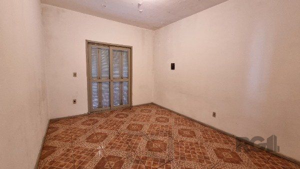 Casa /Sobrado com apartamento e loja, estacionamento, a venda no Bairro Jardim Itu. Lojão embaixo com dois banheiros e divisórias, — foto 3