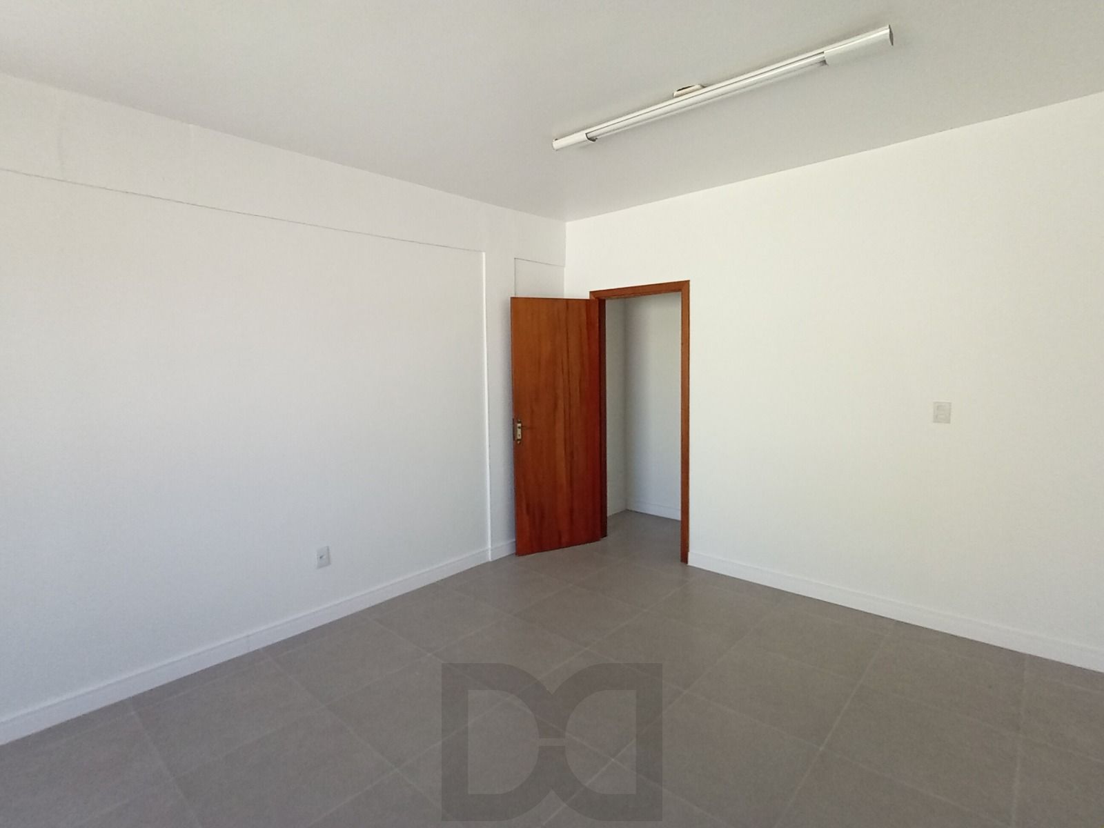 Excelente Sala (dividida em 2 ambientes) no coração do Menino Deus!! Toda estrutura por apenas R$ 170.000,00!! — foto 18