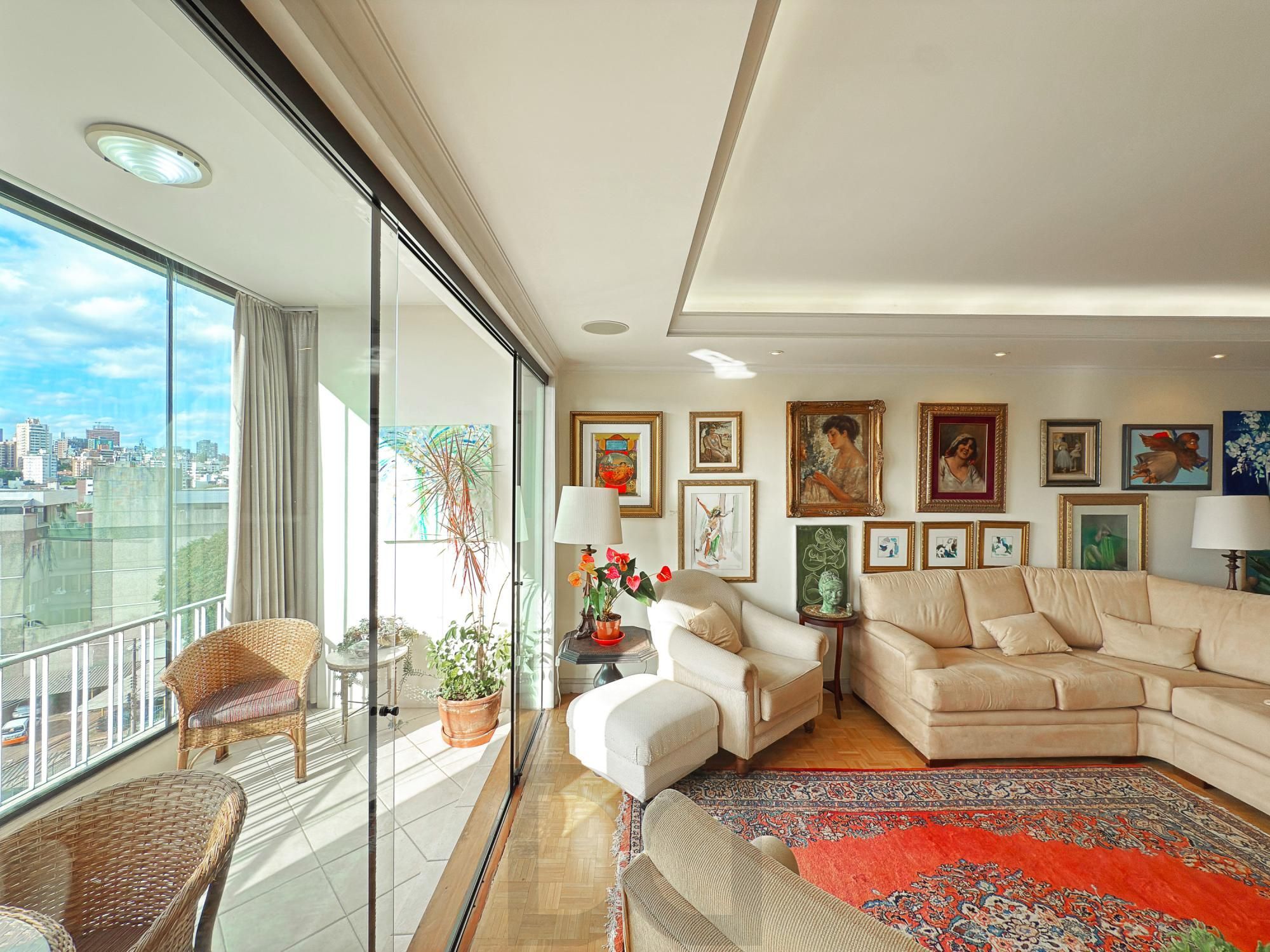 231,8 m², 3 dormitórios com suíte, 1 vaga — foto 1