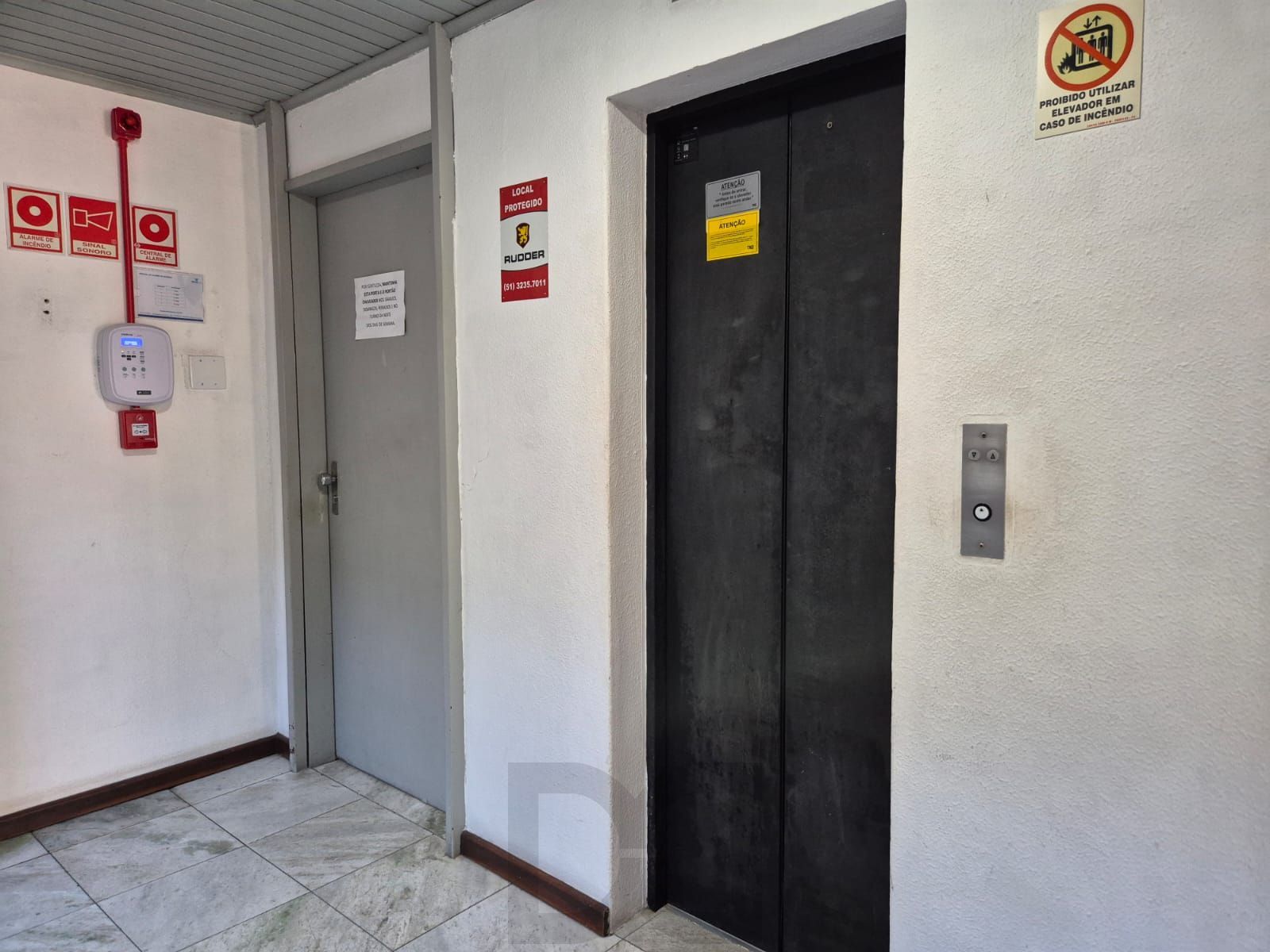 Sala comercial desocupada — foto 10