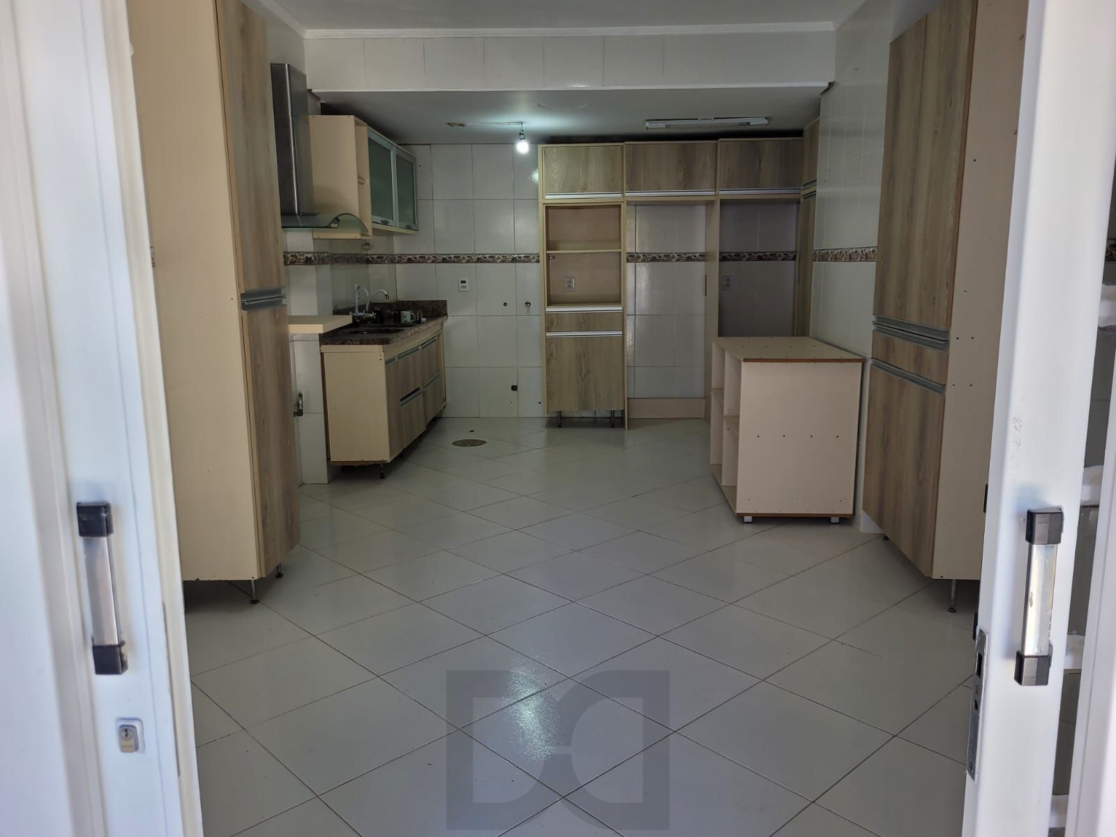 Casa no bairro Ipanema com 291 m² de área privativa e 8 garagens — foto 14