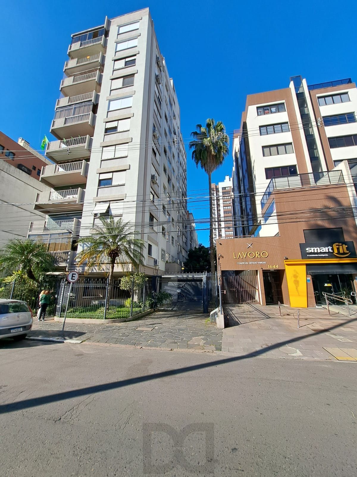 Apartamento 3 dormitórios com vaga na Getúlio Vargas - Menino Deus — foto 2