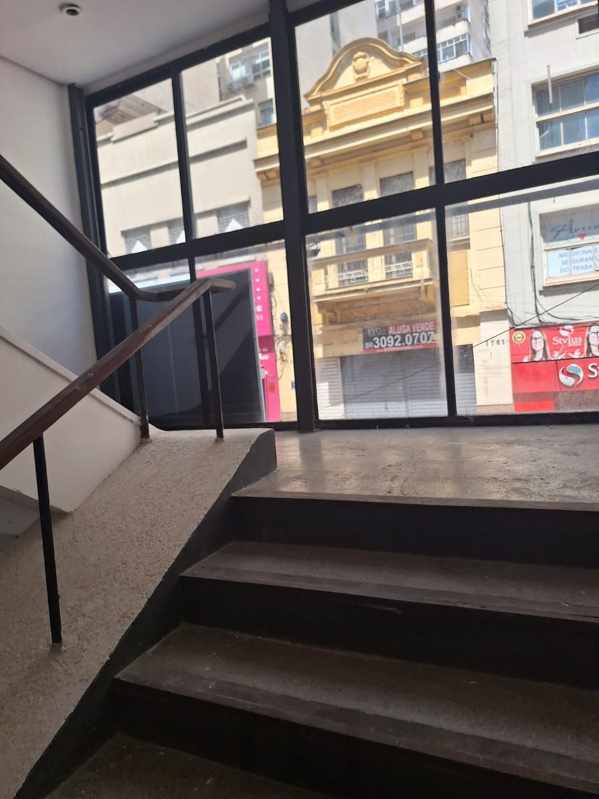 Prédio comercial com 3 andares — foto 9