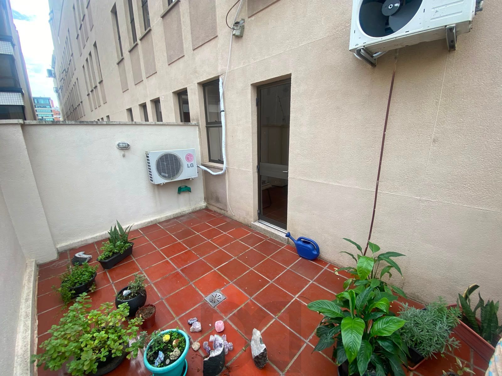 Sala comercial, ensolarada e arejada com 2 terraços. — foto 6