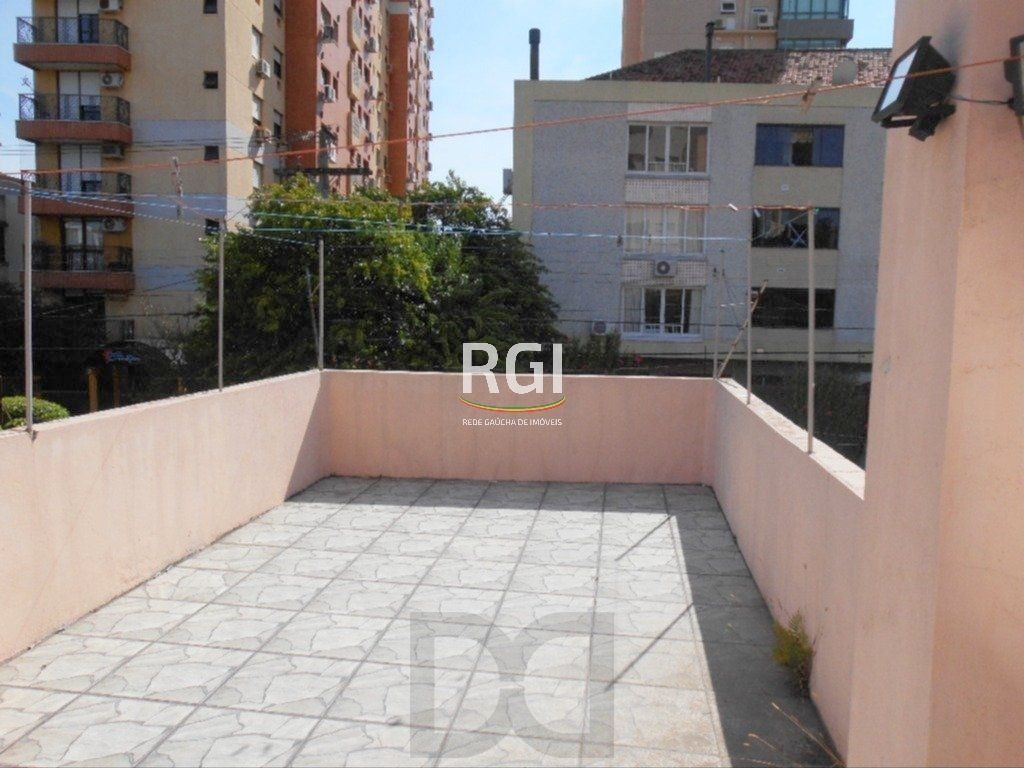Casa para Venda - 100m², 3 dormitórios, Menino Deus — foto 2