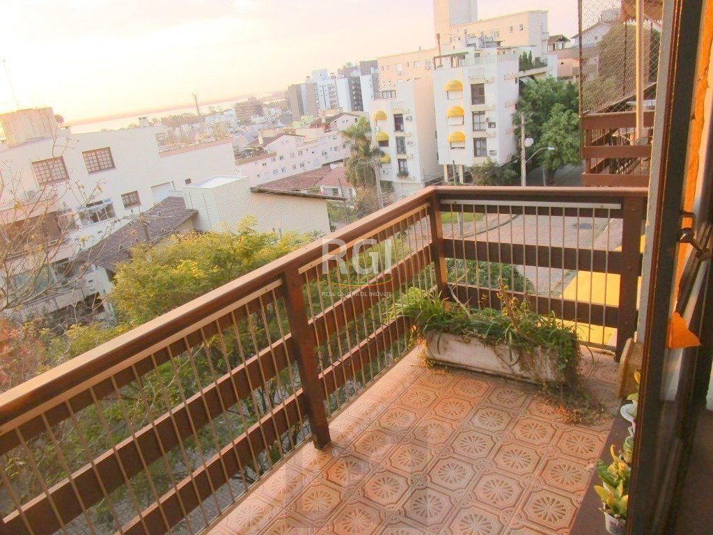 Apartamento para Venda - 145m², 3 dormitórios, sendo 1 suites, 2 vagas - Menino Deus — foto 2