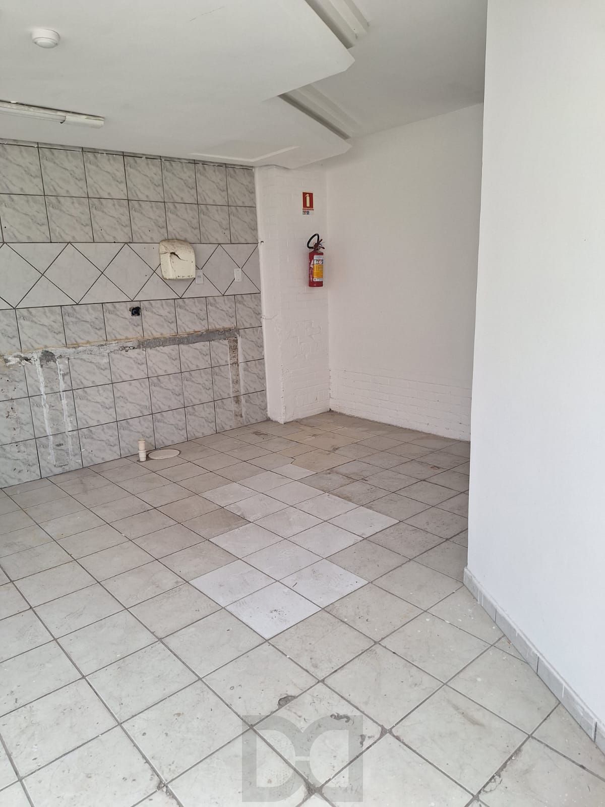 Prédio comercial com 3 andares — foto 6