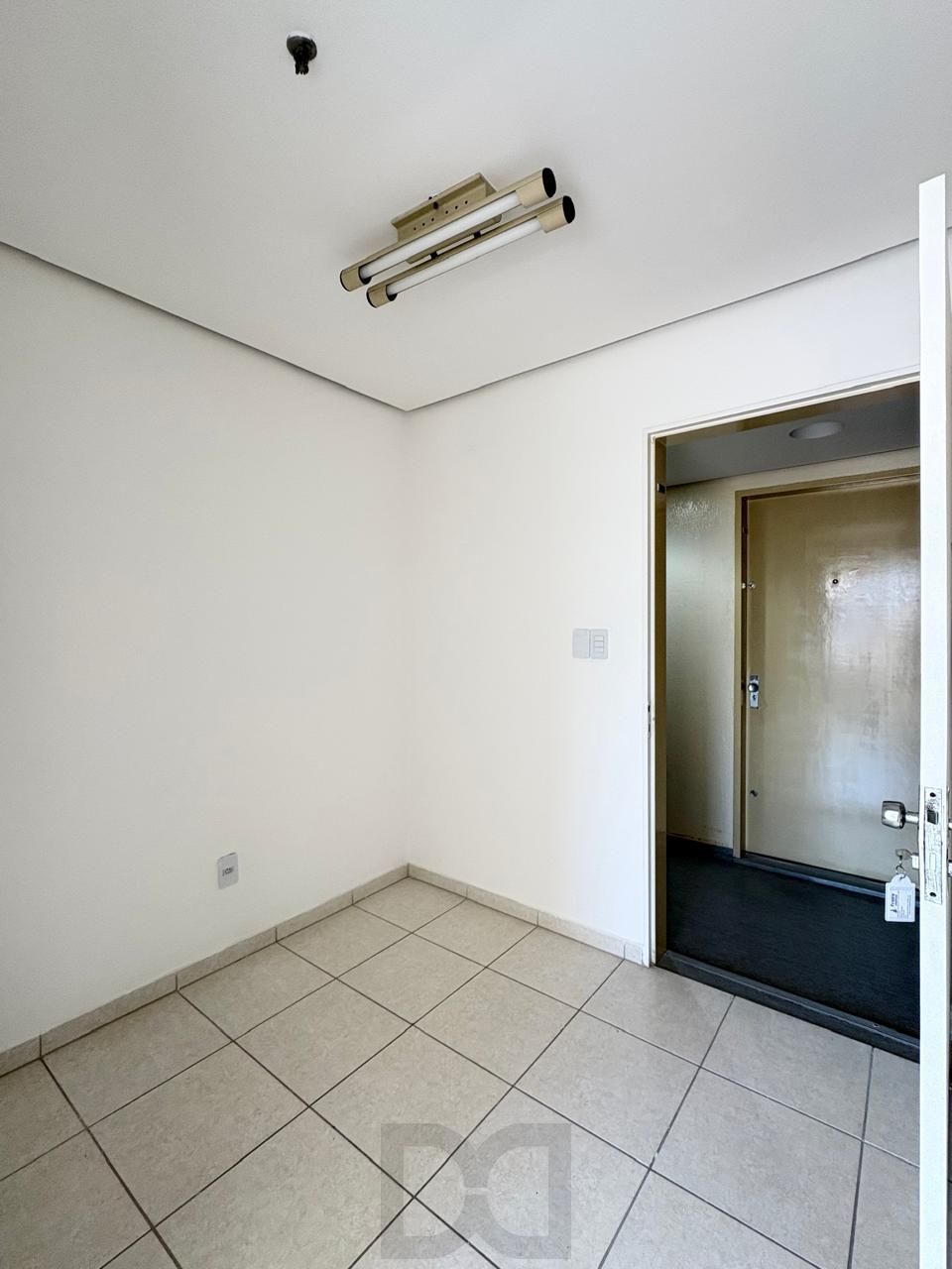 Sala comercial desocupada — foto 14