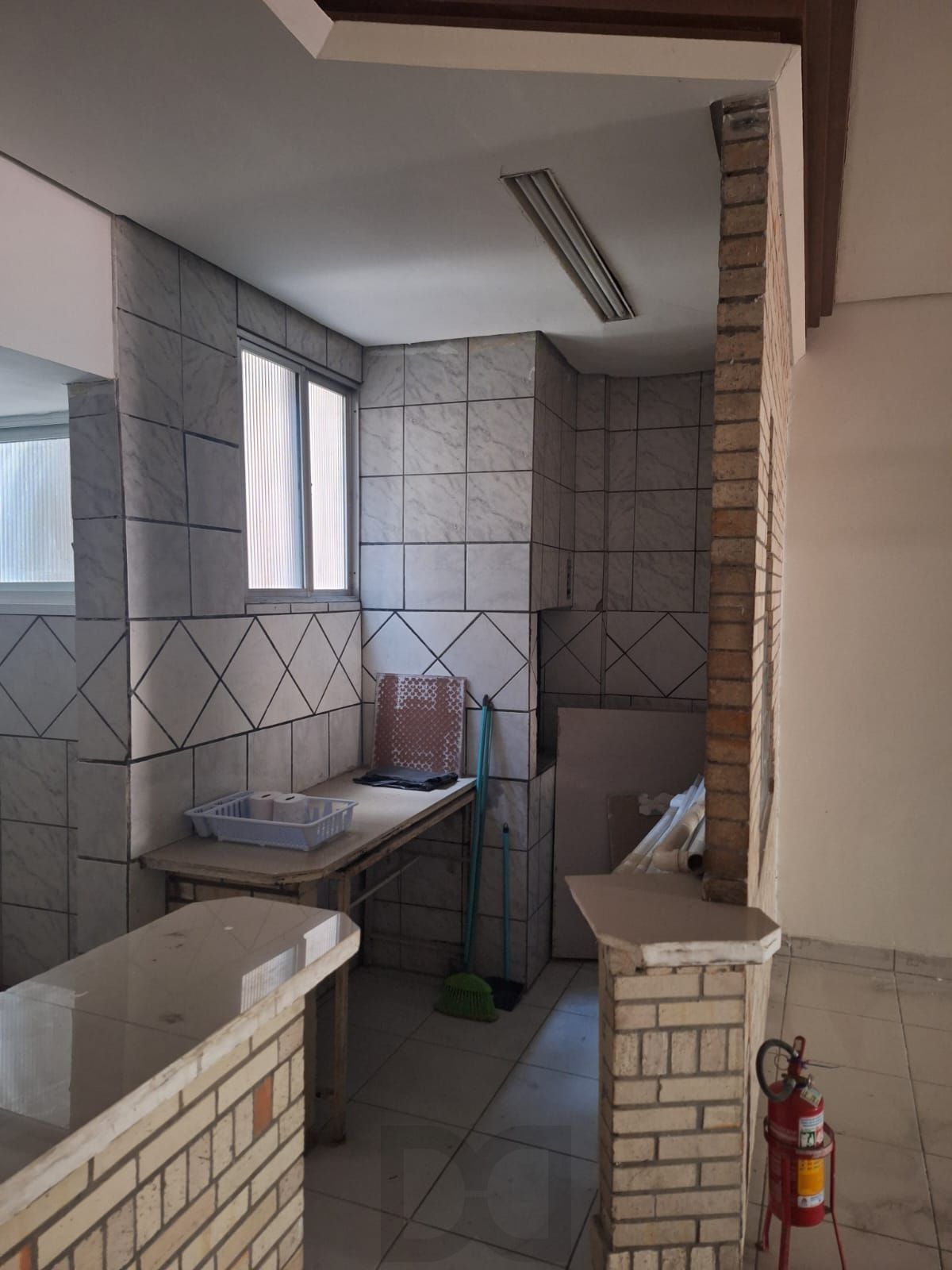 Prédio comercial com 3 andares — foto 14