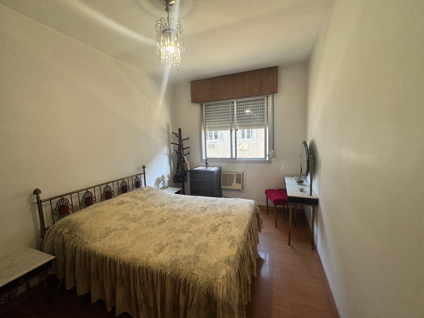 Apartamento dois dormitórios ( uma suíte) garagem/depósito Bairro Menino Deus — foto 19