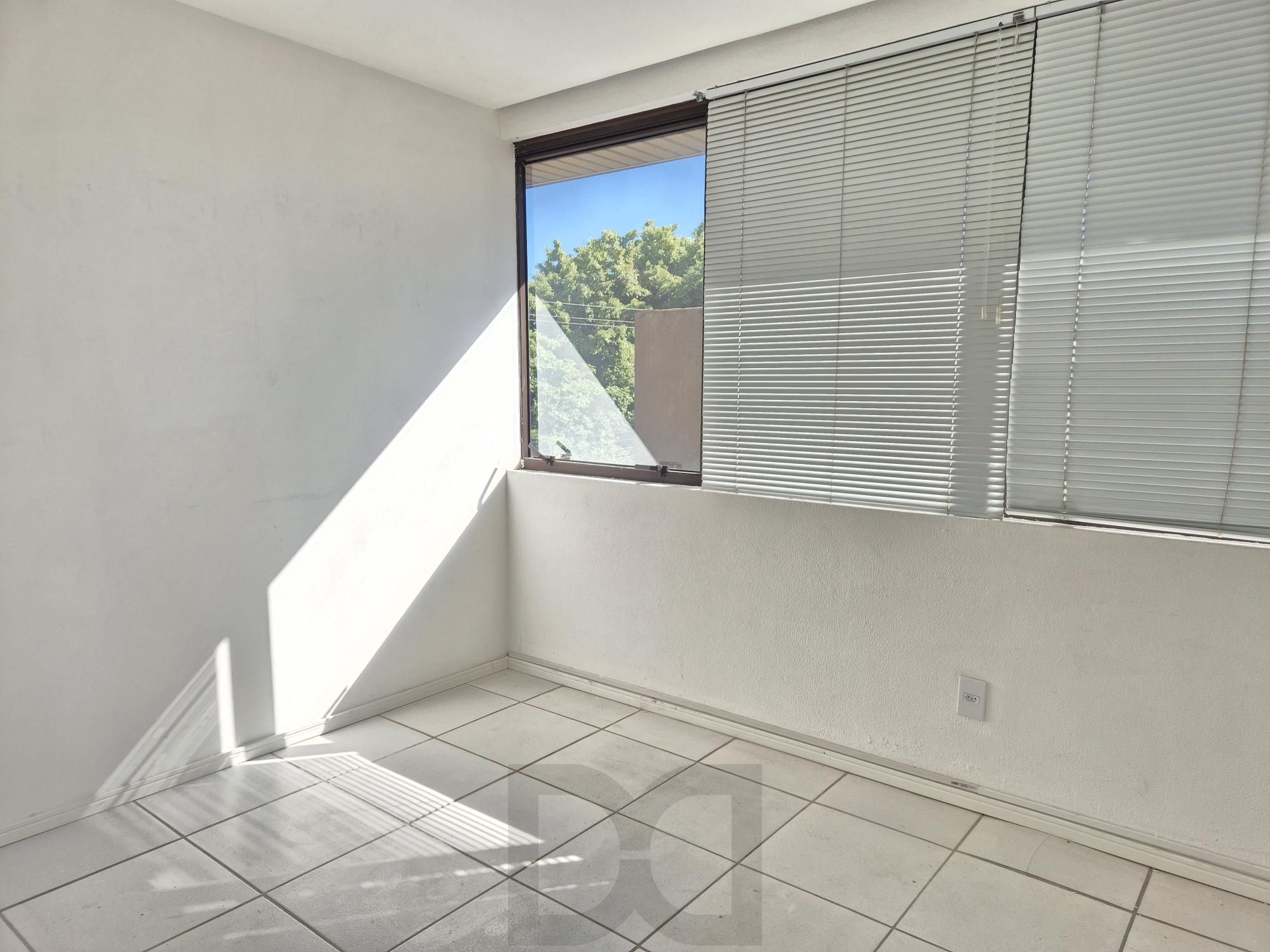 Sala com 6 divisórias e 2 vagas — foto 10