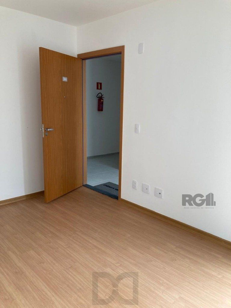 APARTAMENTO - 2 dorms. 1 vaga - 40,00 m² - CAVALHADA — foto 3