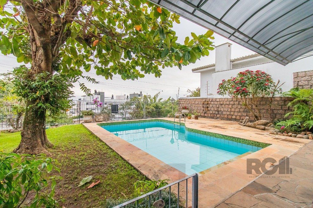 Casa para Venda - 400m², 3 dormitórios, sendo 1 suites, 4 vagas - Menino Deus — foto 2
