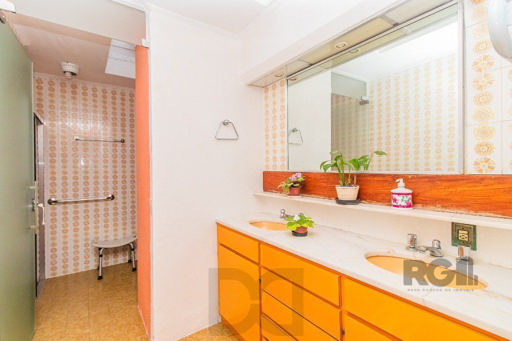 Casa para Venda - 400m², 3 dormitórios, sendo 1 suites, 4 vagas - Menino Deus — foto 35