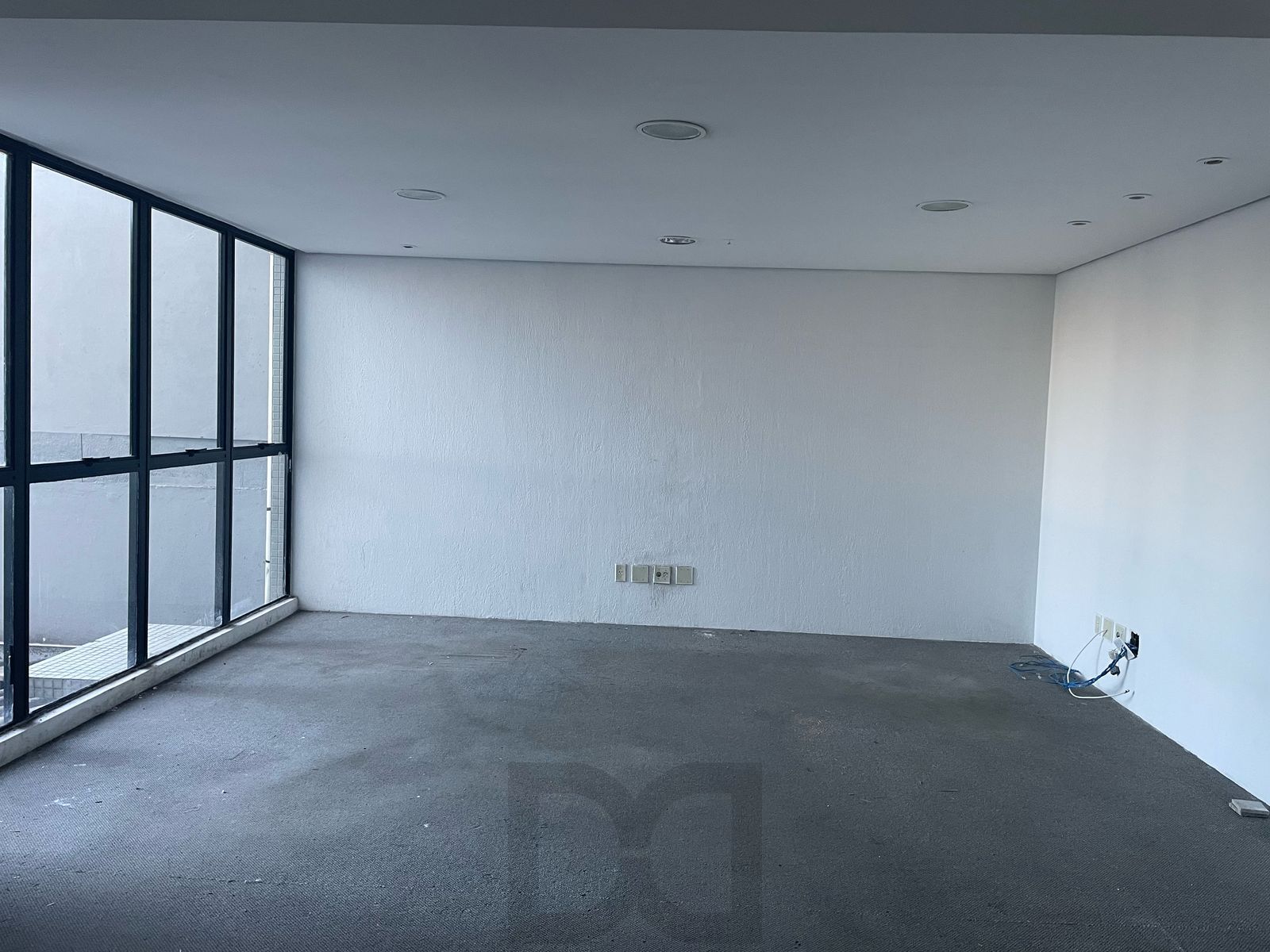 Sala Comercial de 48 m² com garagem, prédio com portaria presencial — foto 2