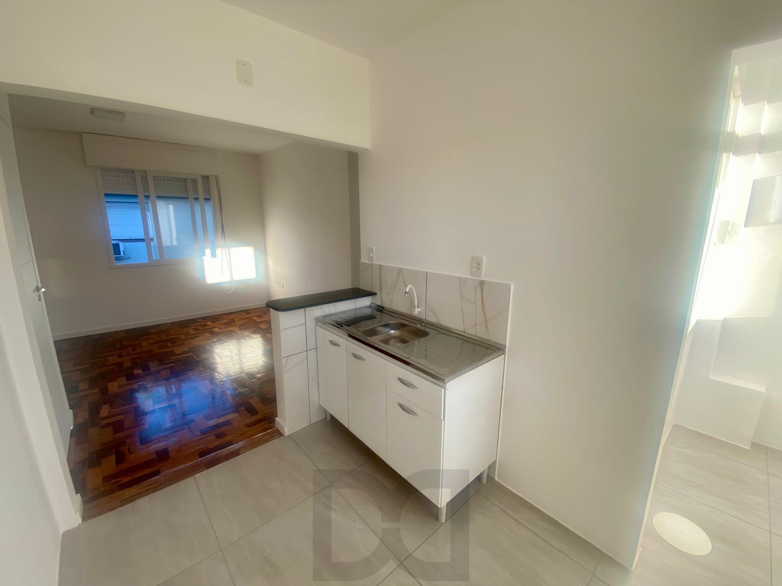 Apartamento 2 dormitórios reformado 50m2 bairro Menino Deus — foto 6