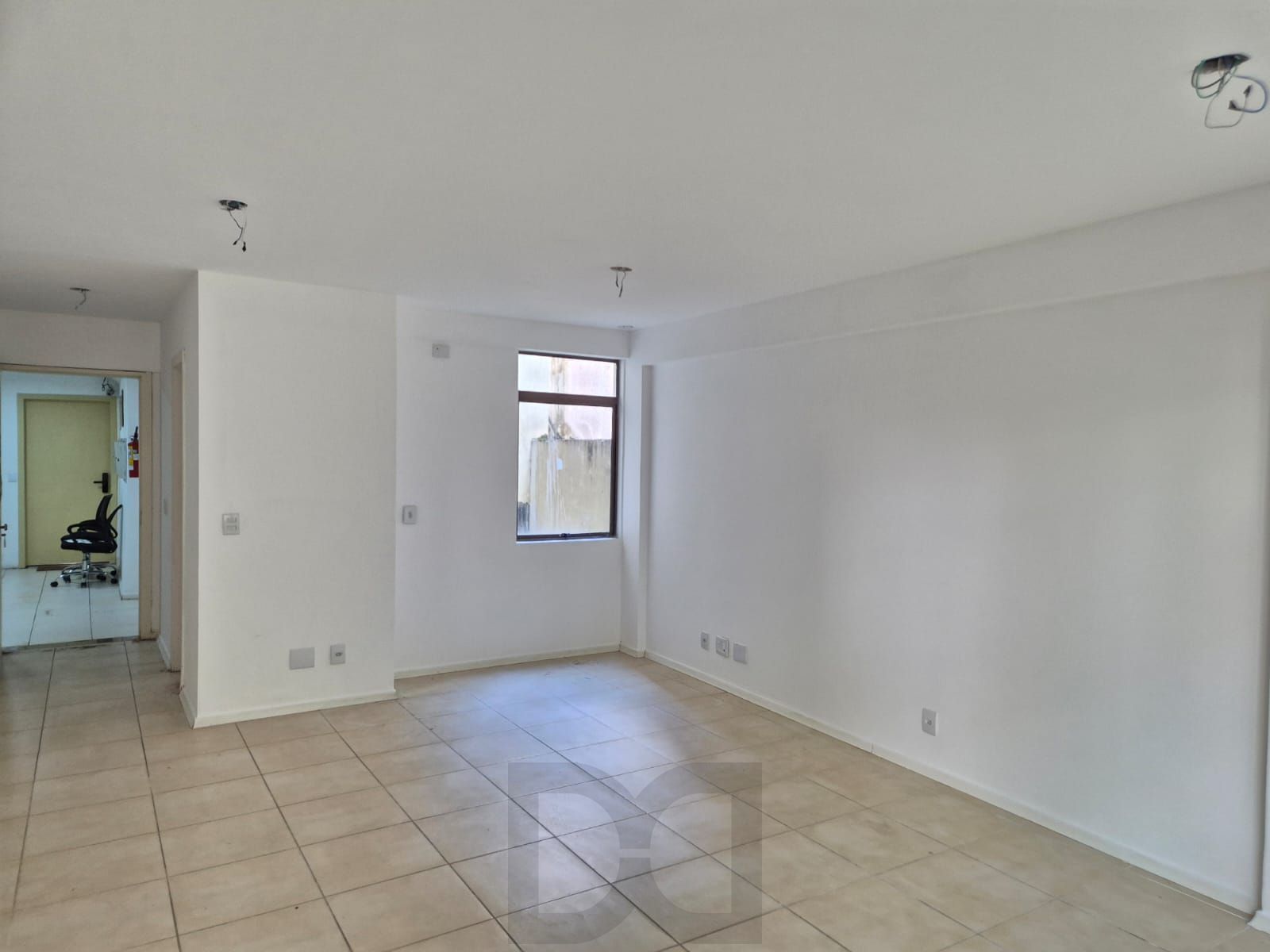 Sala comercial desocupada — foto 4