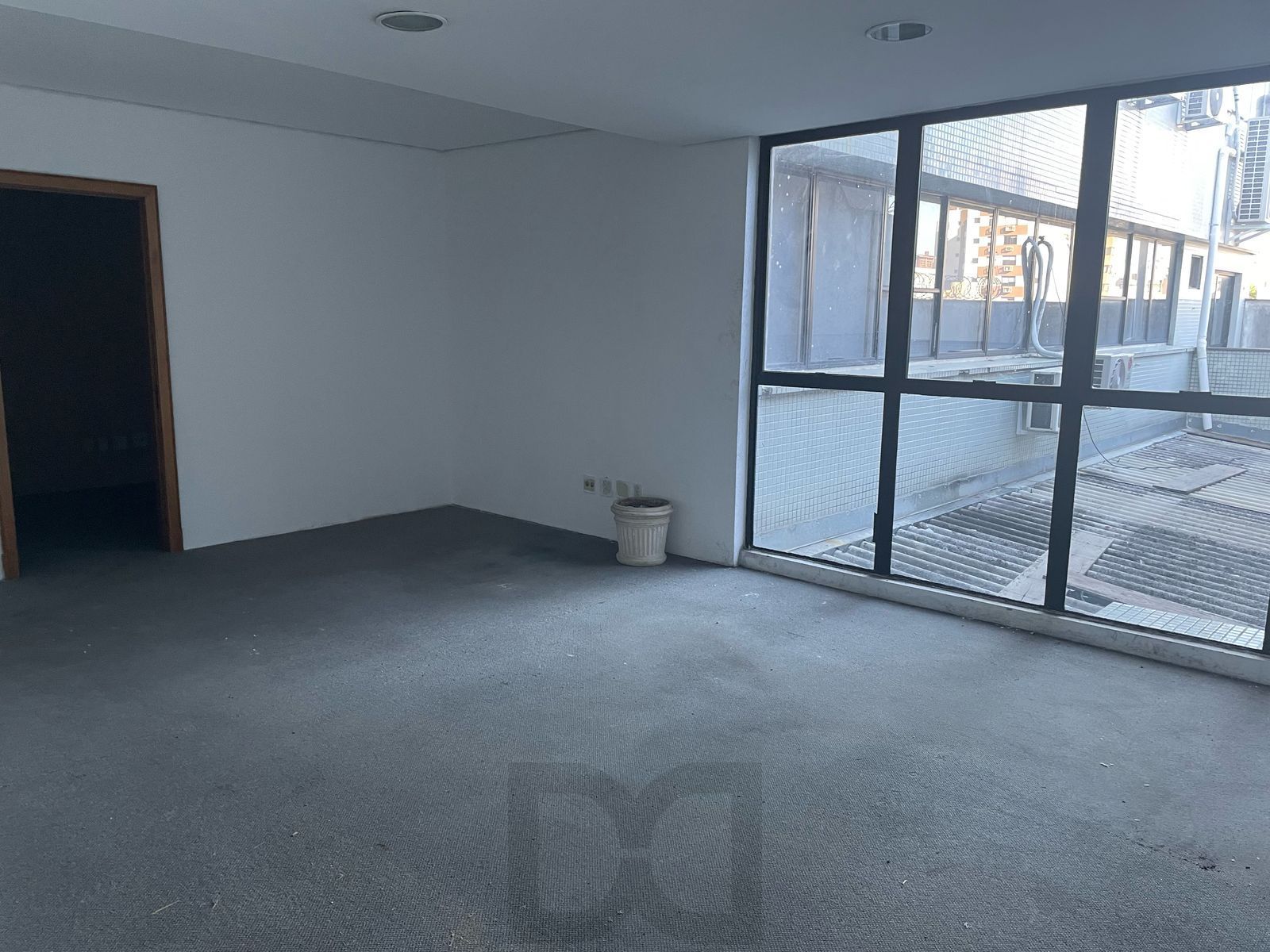 Sala Comercial de 48 m² com garagem, prédio com portaria presencial — foto 5
