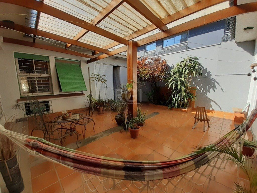 Casa para Venda - 290m², 3 dormitórios, sendo 1 suites, 3 vagas - Menino Deus — foto 4