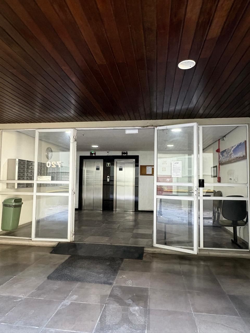 Sala comercial desocupada — foto 3