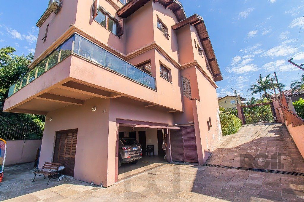 casa - 3 dorms. 2 vagas - 350 m² - Teresópolis — foto 1