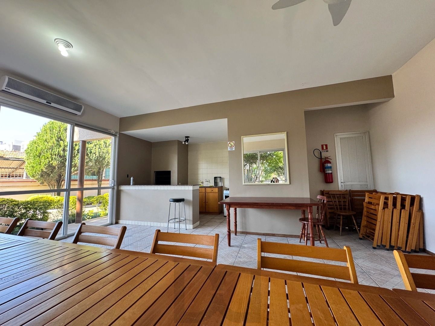 Apartamento dois dormitórios ( uma suíte) garagem/depósito Bairro Menino Deus — foto 27
