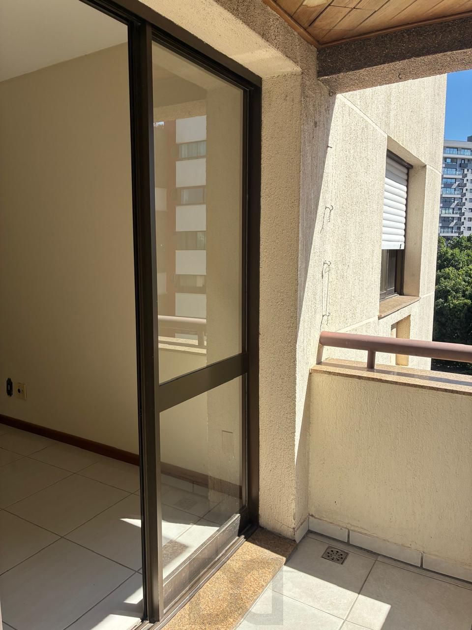 ÓTIMO APARTAMENTO 2 DORMITÓRIOS COM VAGA ESCRITURADA NO MENINO DEUS — foto 16