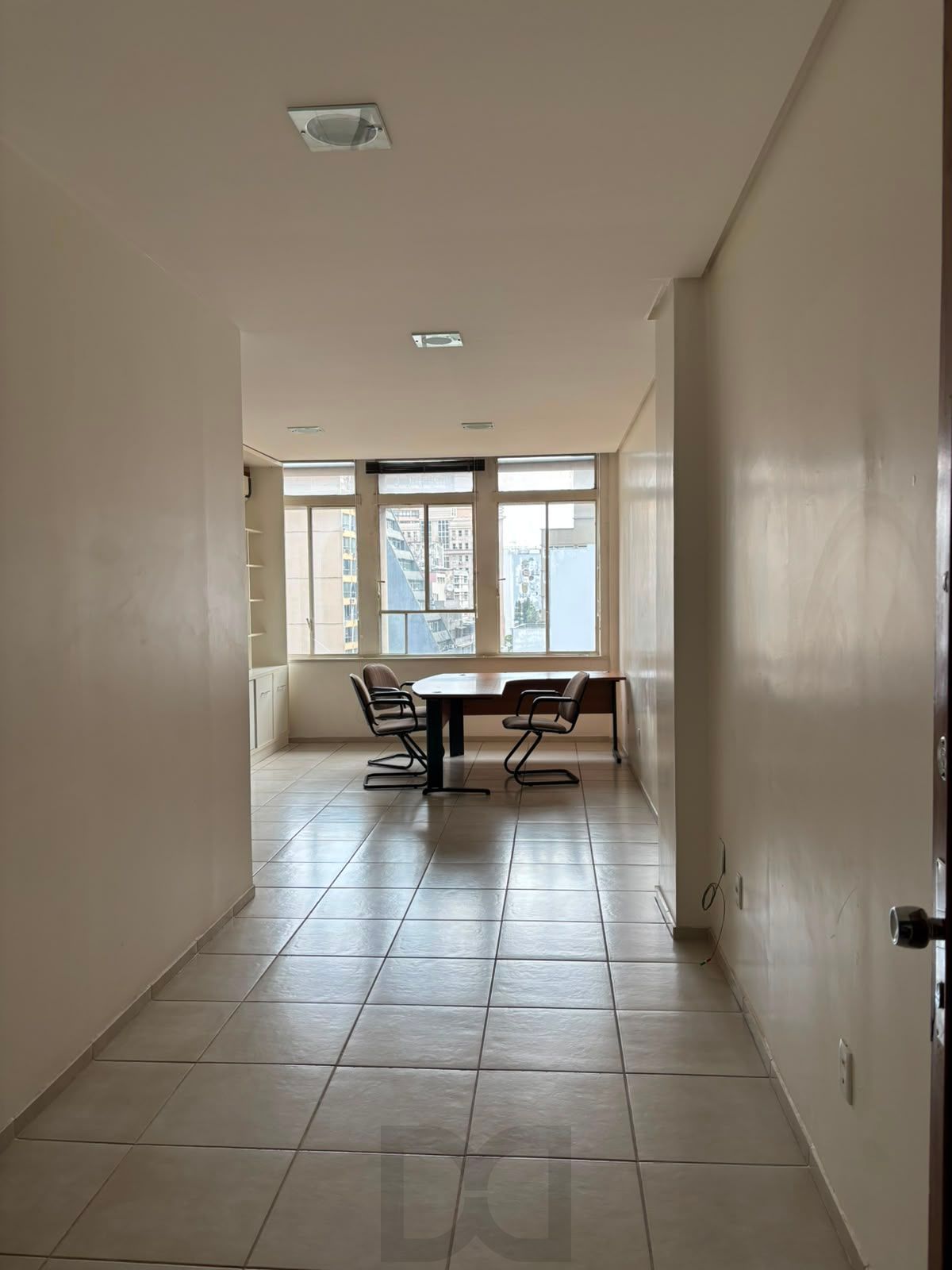 Não Perca!!! Excelente Conjunto Comercial no Centro de Porto Alegre!!! Valor exclusivo de R$ 185.000,00!!! — foto 1