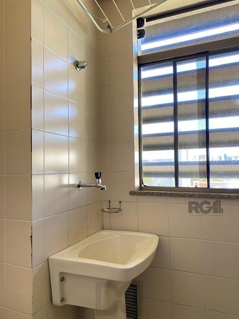 apartamento - 3 dormitórios - 1 vaga - 79,96 m² - MENINO DEUS — foto 6